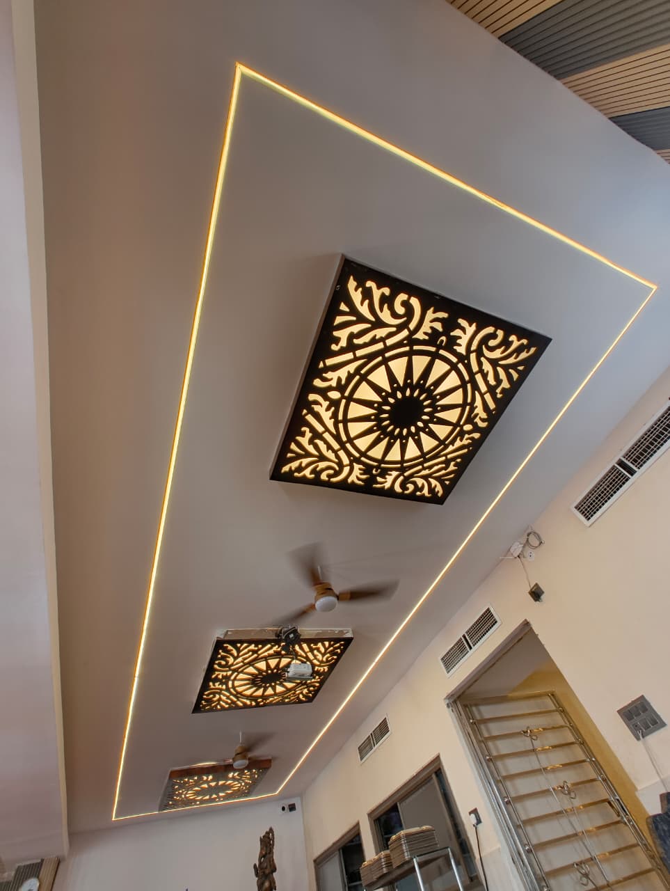 MDF Ceiling Design - Premium MDF ceiling with contemporary patterns and integrated lighting solutions. by Aamir Enterprises S, POP Ceiling & False Ceiling Contractor in Bhopal, Madhya Pradesh